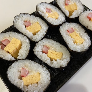 卵とカニカマの巻き寿司